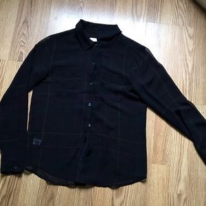 🔴 Navy blouse with green and red plaid pattern